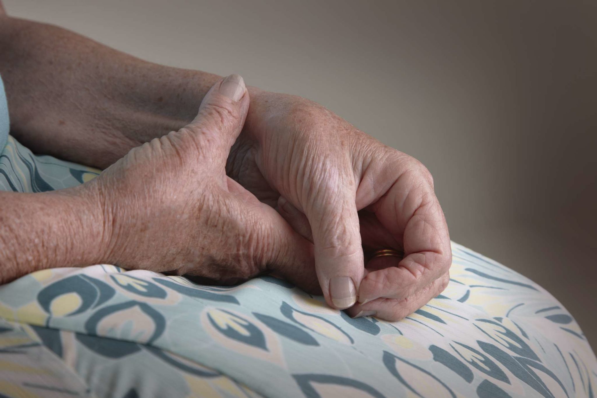 6 Tips To Living With Rheumatoid Arthritis In Your Hands and Wrists ...