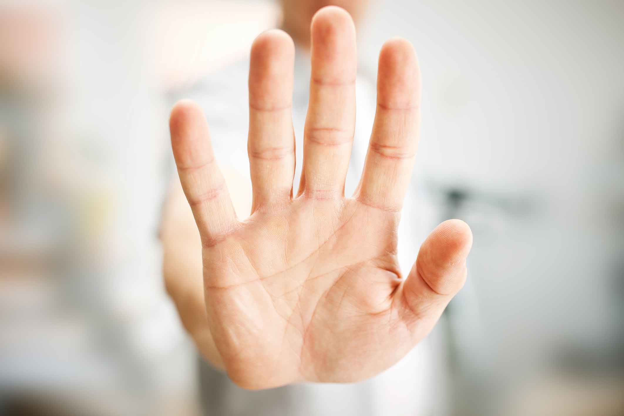8 Tips to Reduce Pain from Rheumatoid Arthritis in Your Hands