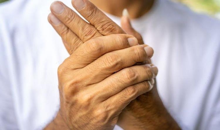 Arthritis symptoms: 15 common arthritis signs to