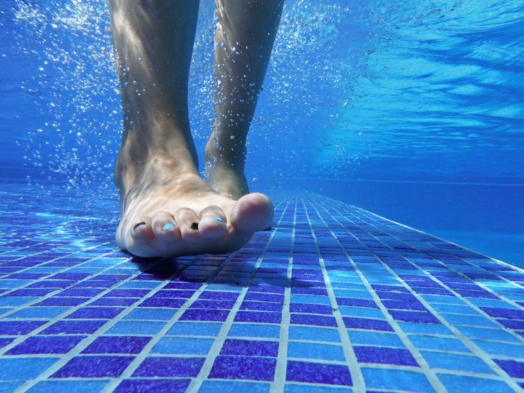 How Many Calories Does Walking in Water Burn?